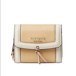 Authentic Kate Spade New York
Knott Pebbled Leather Compact Wallet